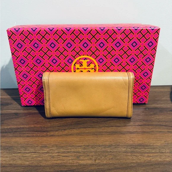 Tory Burch Amanda Leather Continental Wallet in Royal Tan.  - Picture 2 of 5